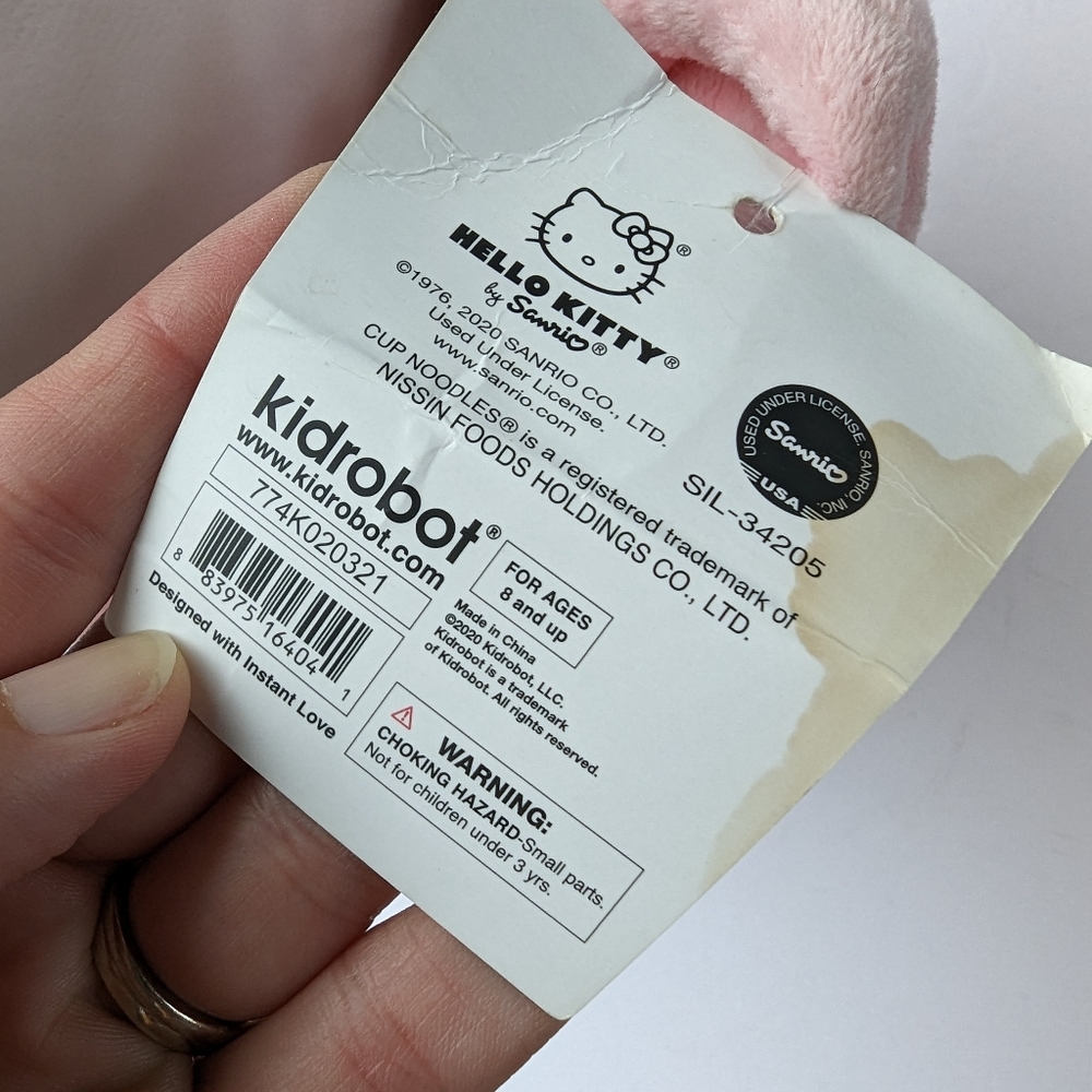 Hello Kitty x Nissin Cup of Noodles in Pig costume plush toy - Picture 3 of 10
